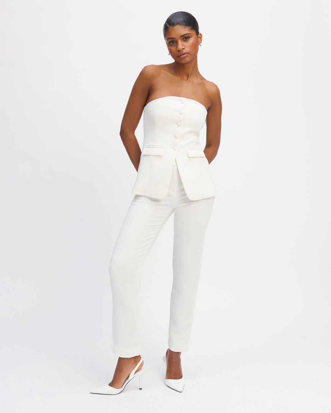 tailleur-femme-veste-tailleur-croisee-pantalon-cigarette-blanc-tenue-mariage-civil-1
