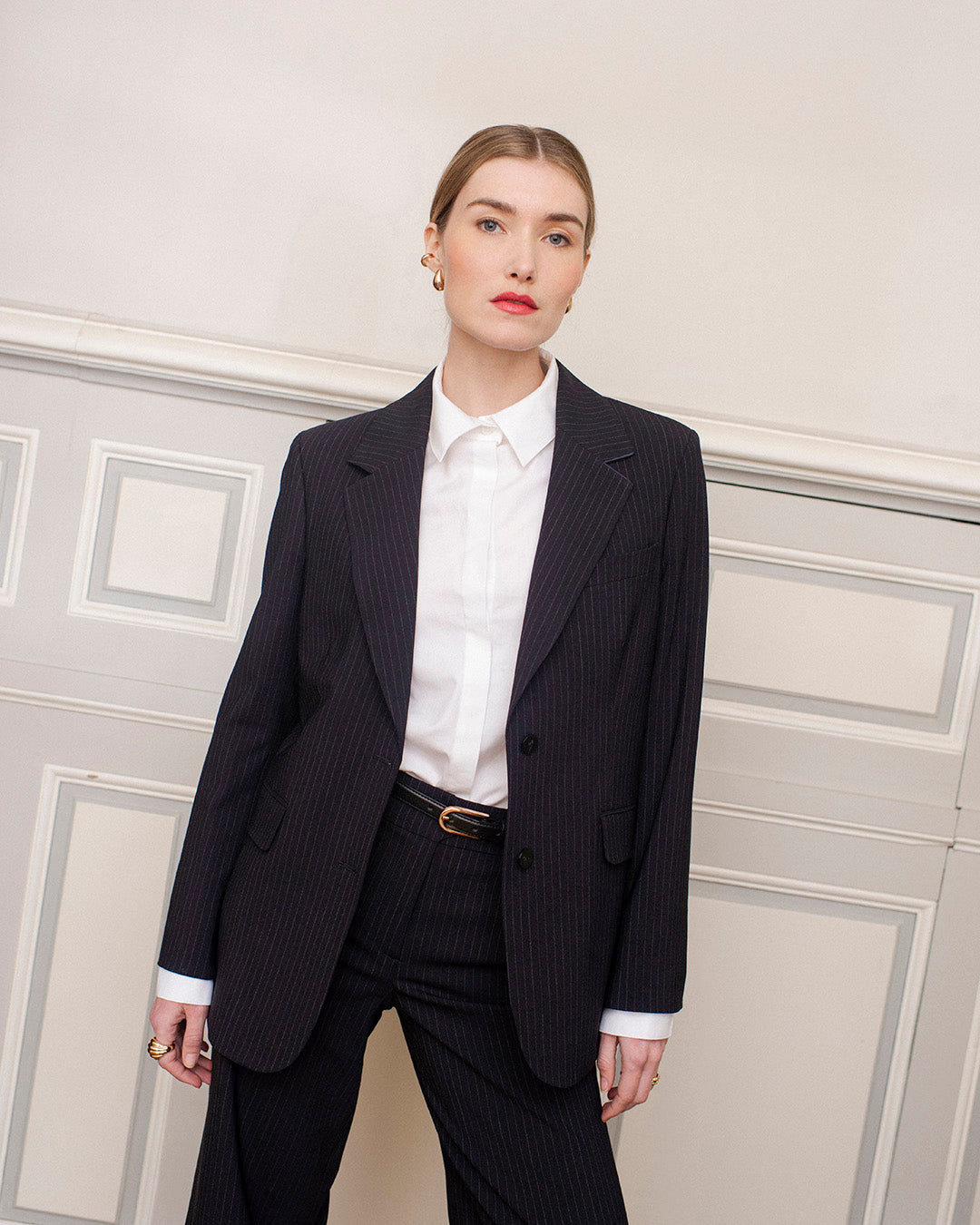 suit-woman-jacket-widewide legwide leg