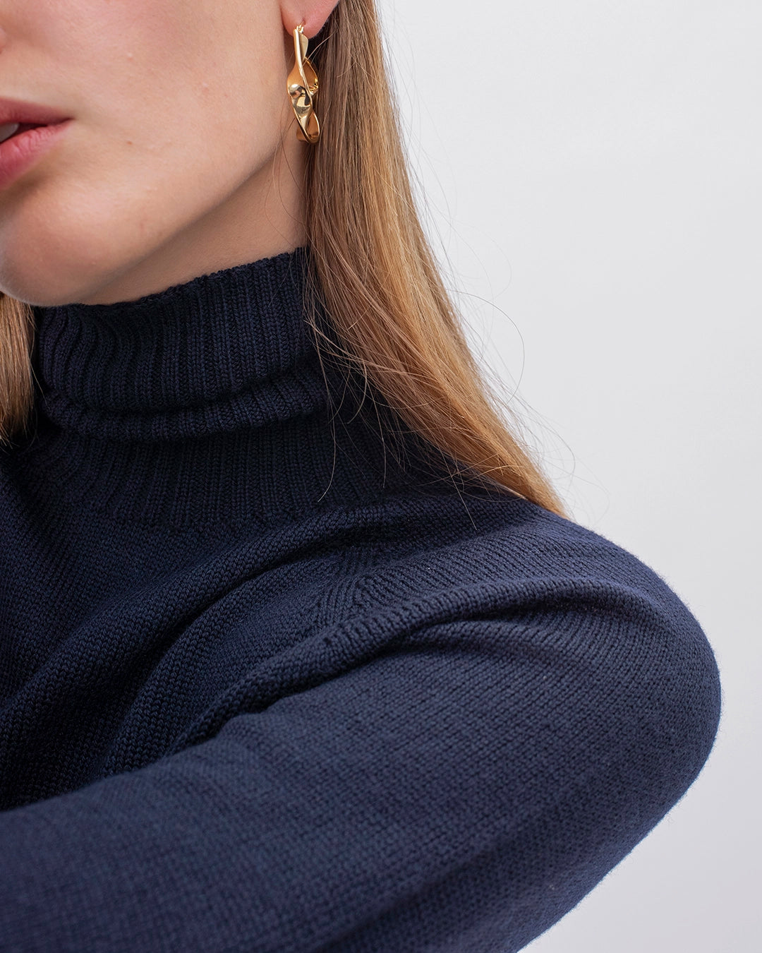 Pull_Méribel_Bleunuit_1-pull-en-maille-details-torsadés-col-roulé-manches-longues-marque-française-
