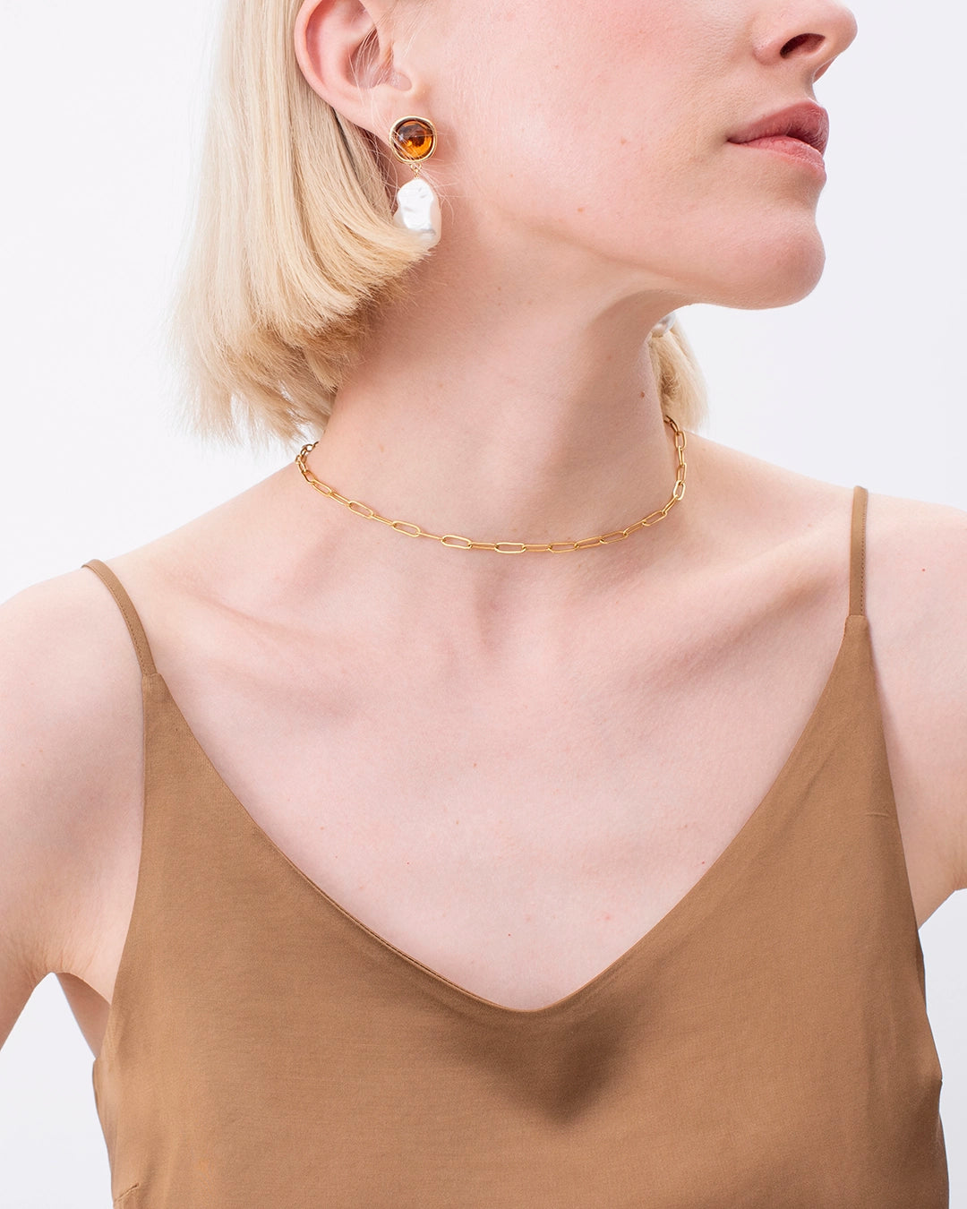 caraco-bronze-or-top-chic-intemporel-élégant-bretelle-effet-soie-