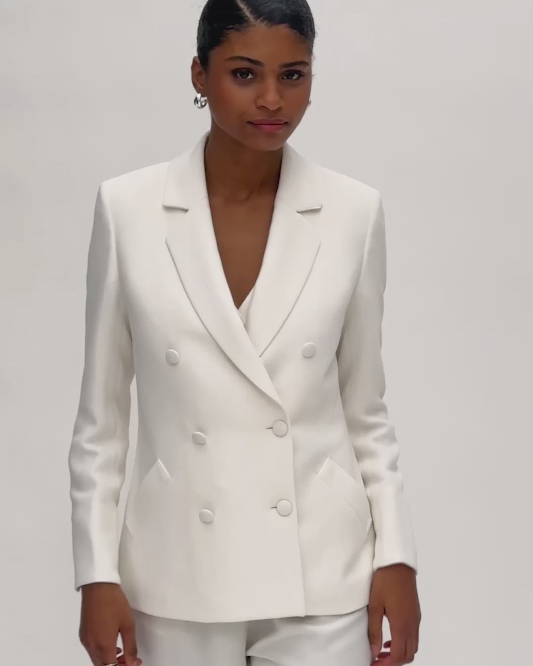 tailleur-femme-veste-tailleur-croisee-pantalon-cigarette-blanc-tenue-mariage-civil-5