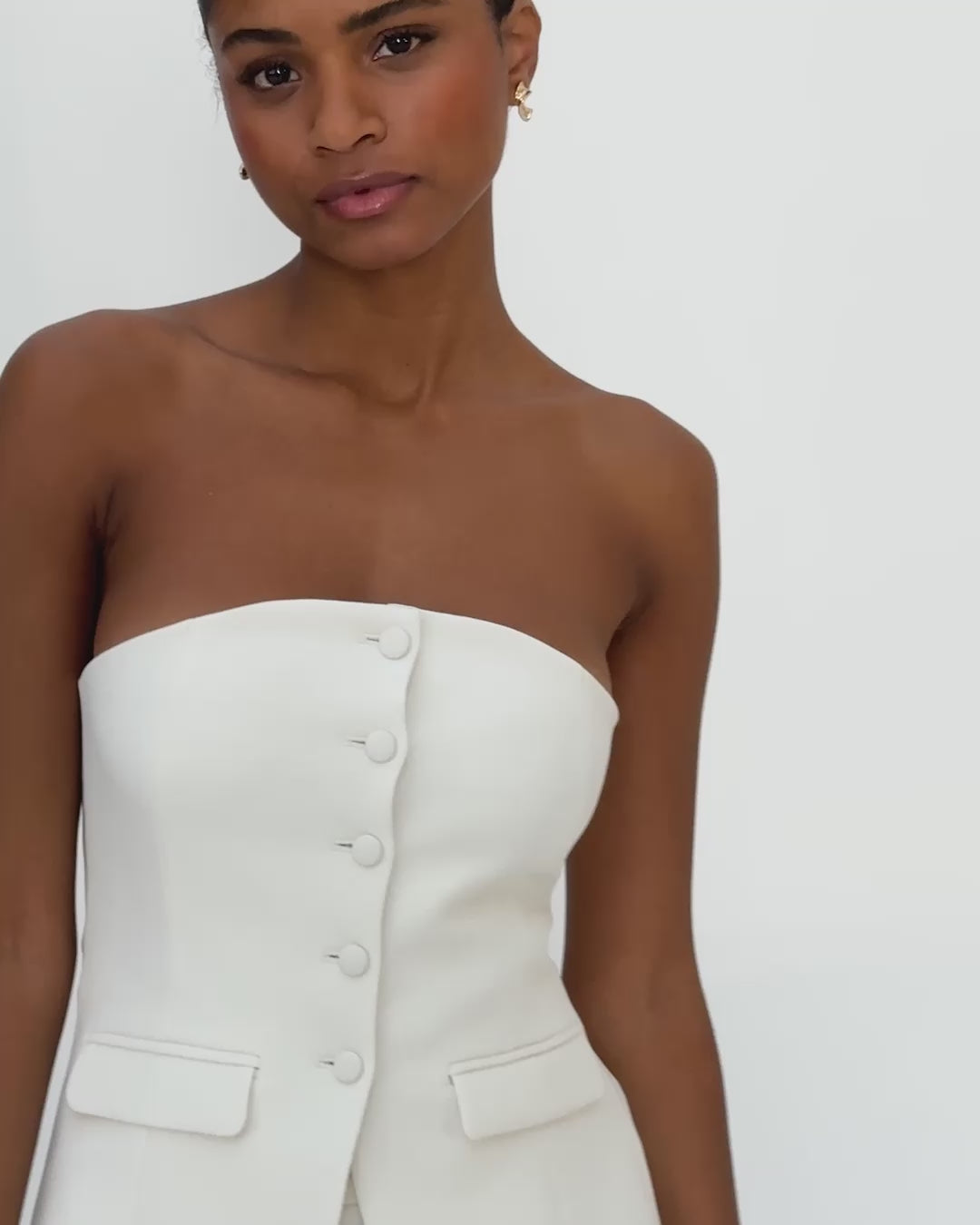 tailleur-femme-veste-tailleur-croisee-pantalon-cigarette-blanc-tenue-mariage-civil-1
