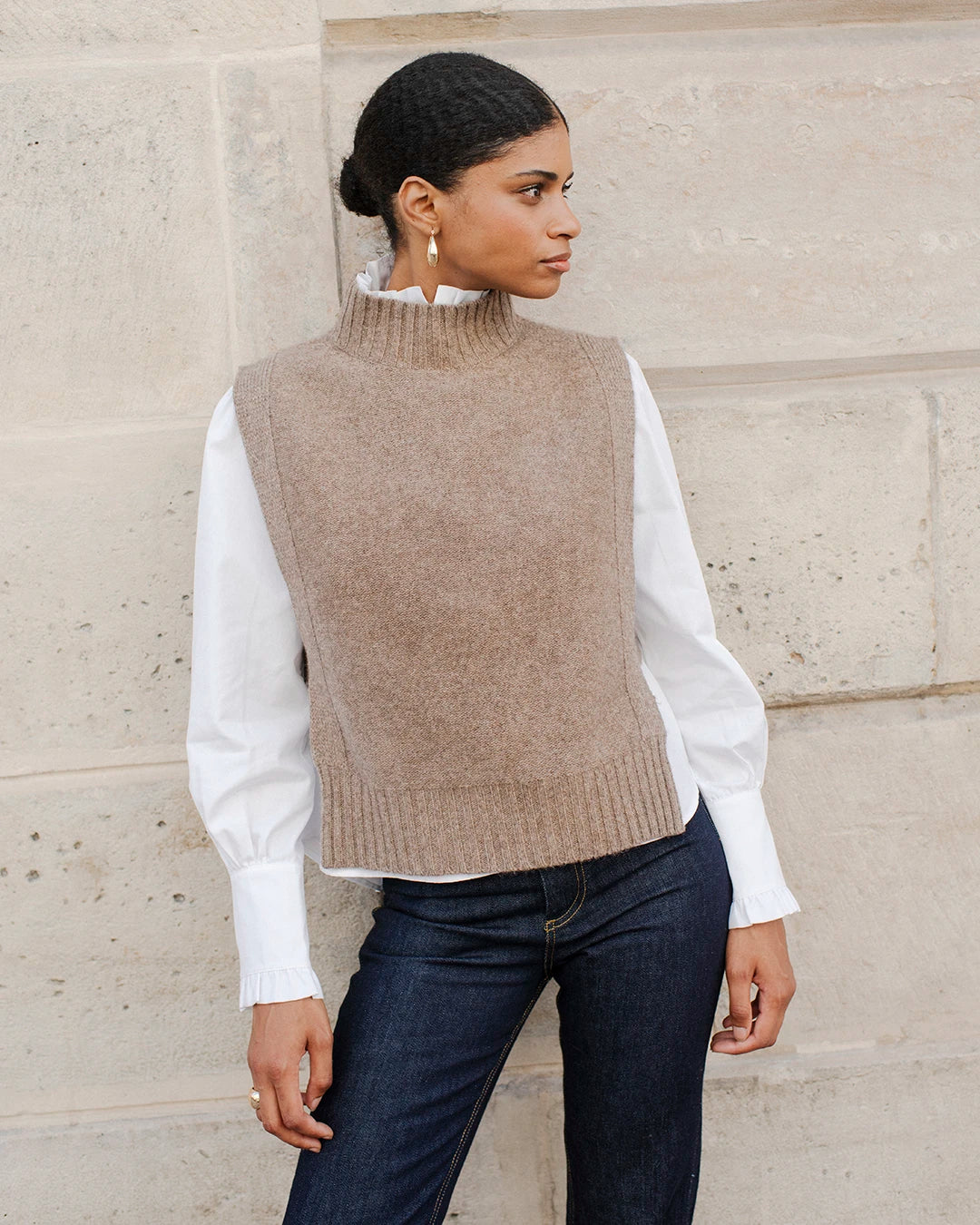 pull-sans-manche-beige-laine-merinos-cachemire-tailleur-pour-femme-17h10-paris-1
