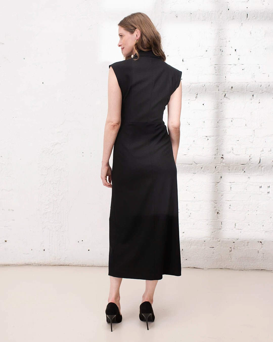 Robe portefeuille noire femme pour un look chic en soirée ou gala