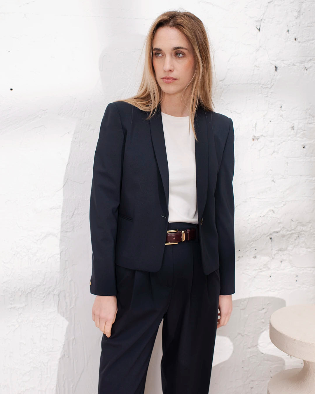 tailleur femme bleu marine veste courte 