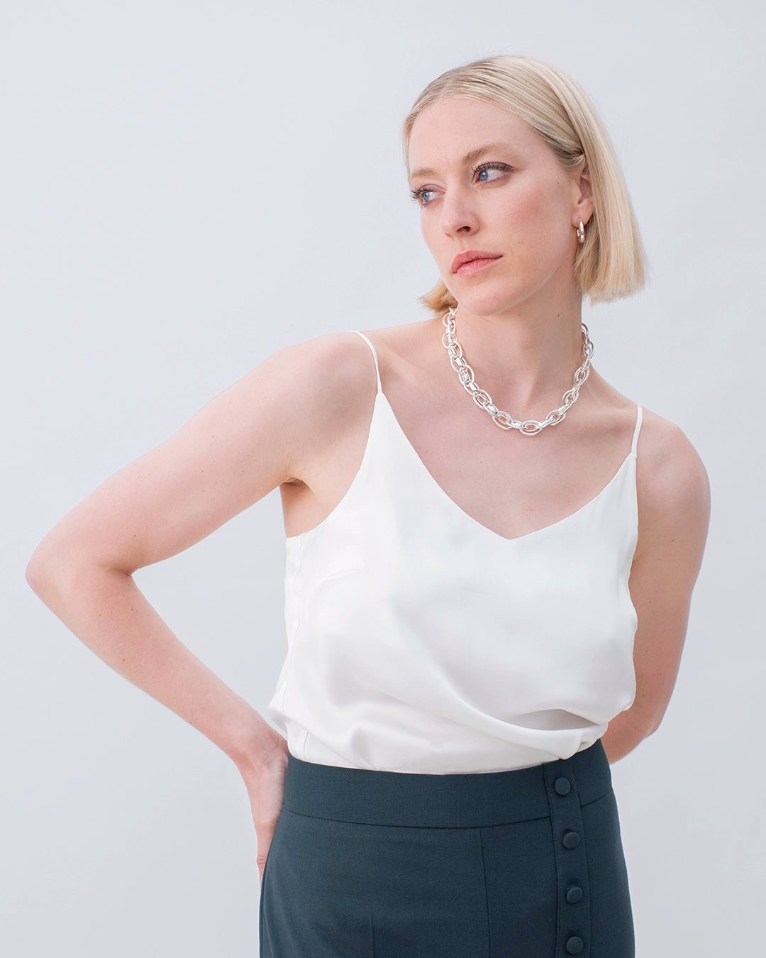 top-à-bretelle-blanc-leger-intemporel-chic-elegant-classic-made-in-europe-marque-française-1717:10